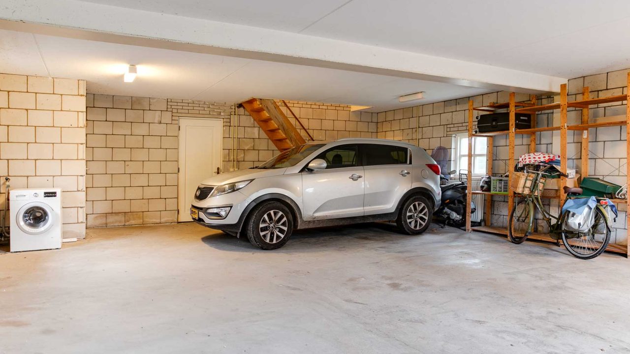 Villa Panorama - AI staging - Overveen - Garage before